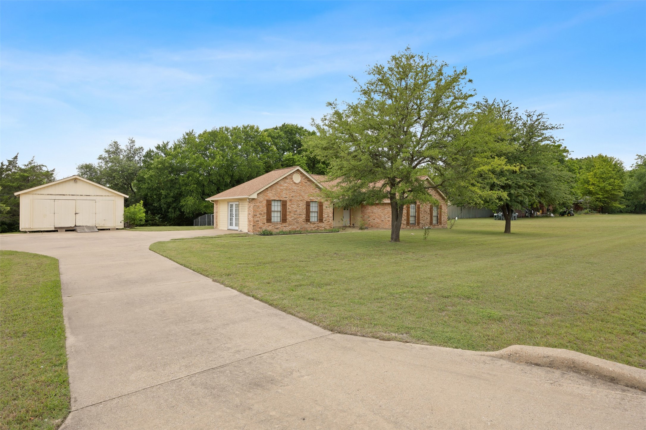 607 Lark Lane Oak Leaf TX 75154
