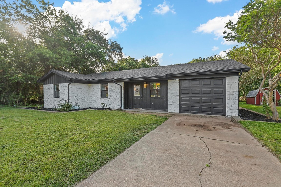201 W Moore Street Granbury TX 76048