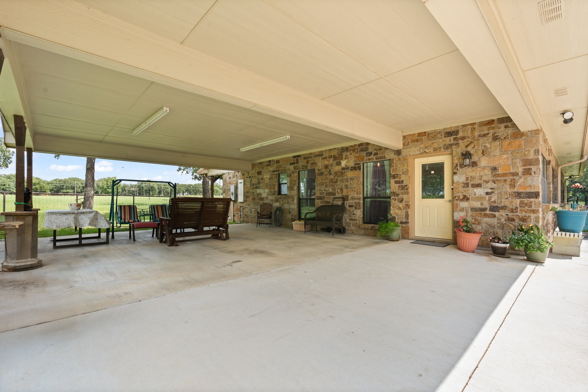 1338 Fm 67 Covington TX 76636