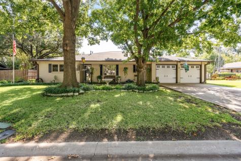 305 SW Dian Street Burleson TX 76028