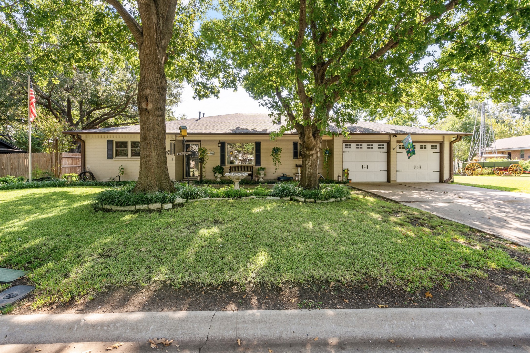 305 SW Dian Street Burleson TX 76028