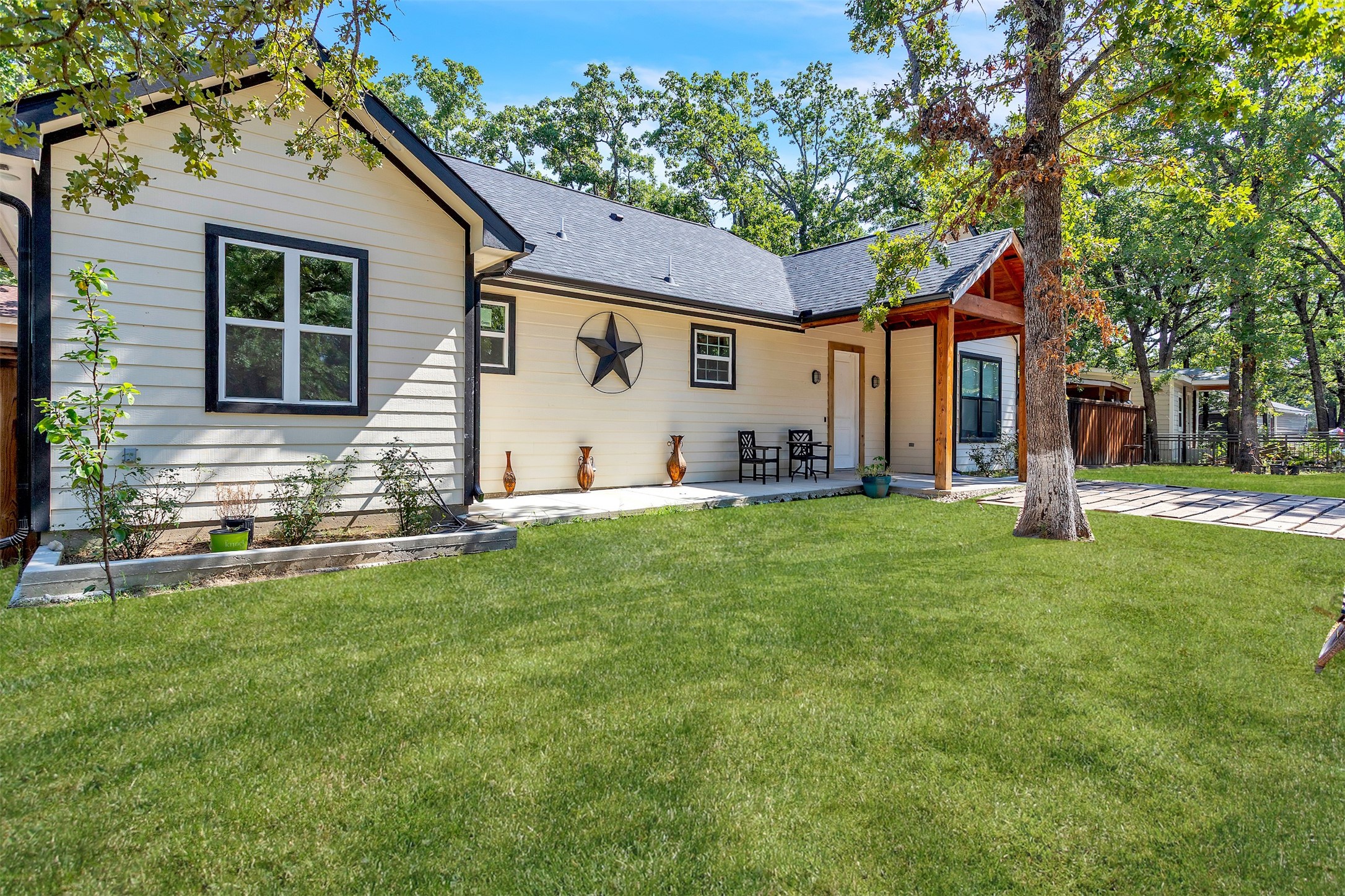 1804 Tammy Street Hawk Cove TX 75474