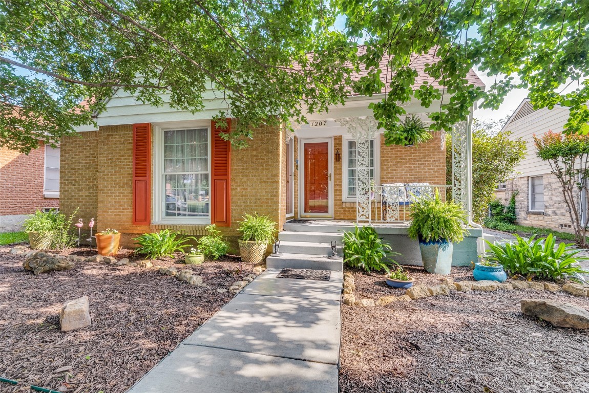 1207 Berkley Avenue Dallas TX 75224