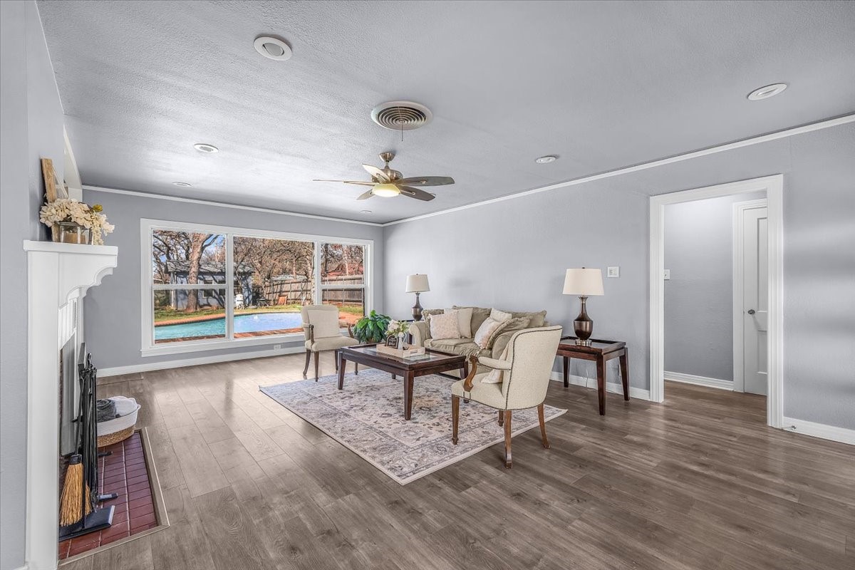 1313 W Sanford Street Arlington TX 76012