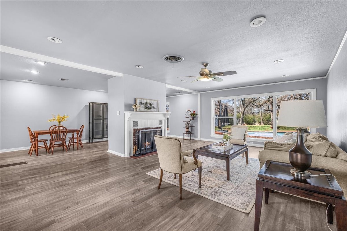 1313 W Sanford Street Arlington TX 76012