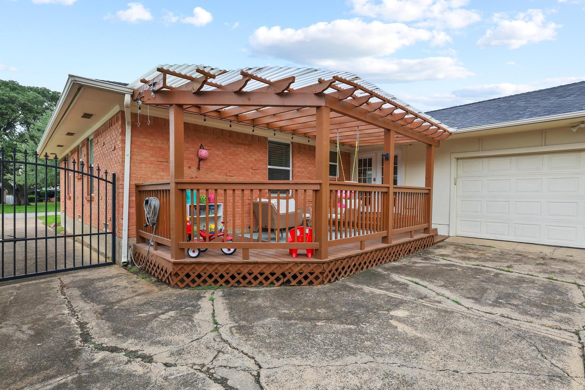 9220 Larchwood Drive Dallas TX 75238