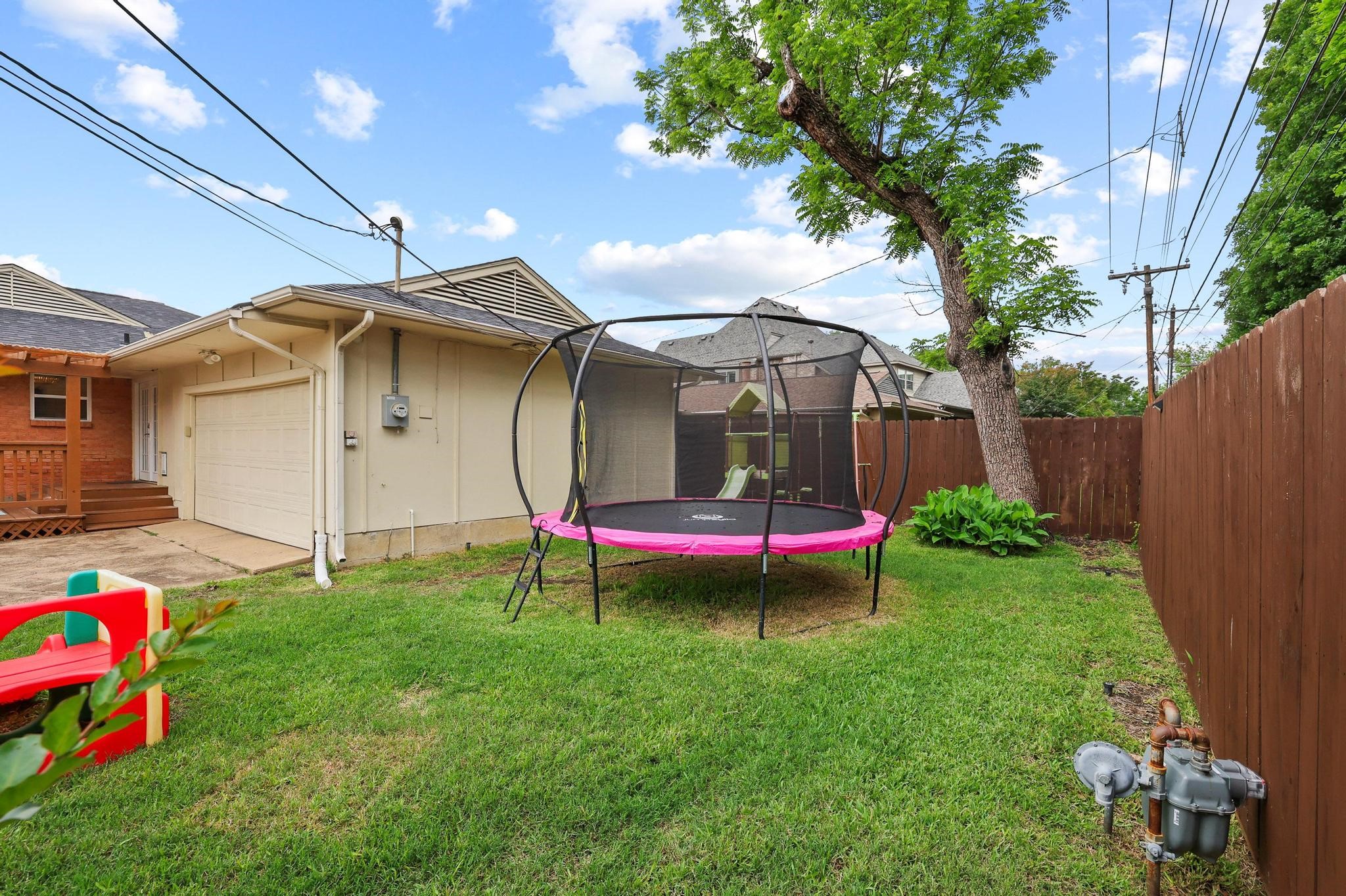 9220 Larchwood Drive Dallas TX 75238