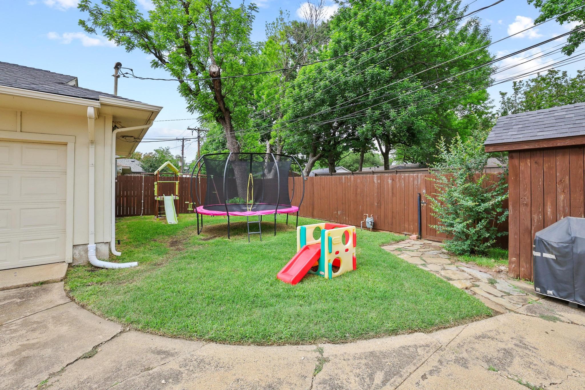 9220 Larchwood Drive Dallas TX 75238