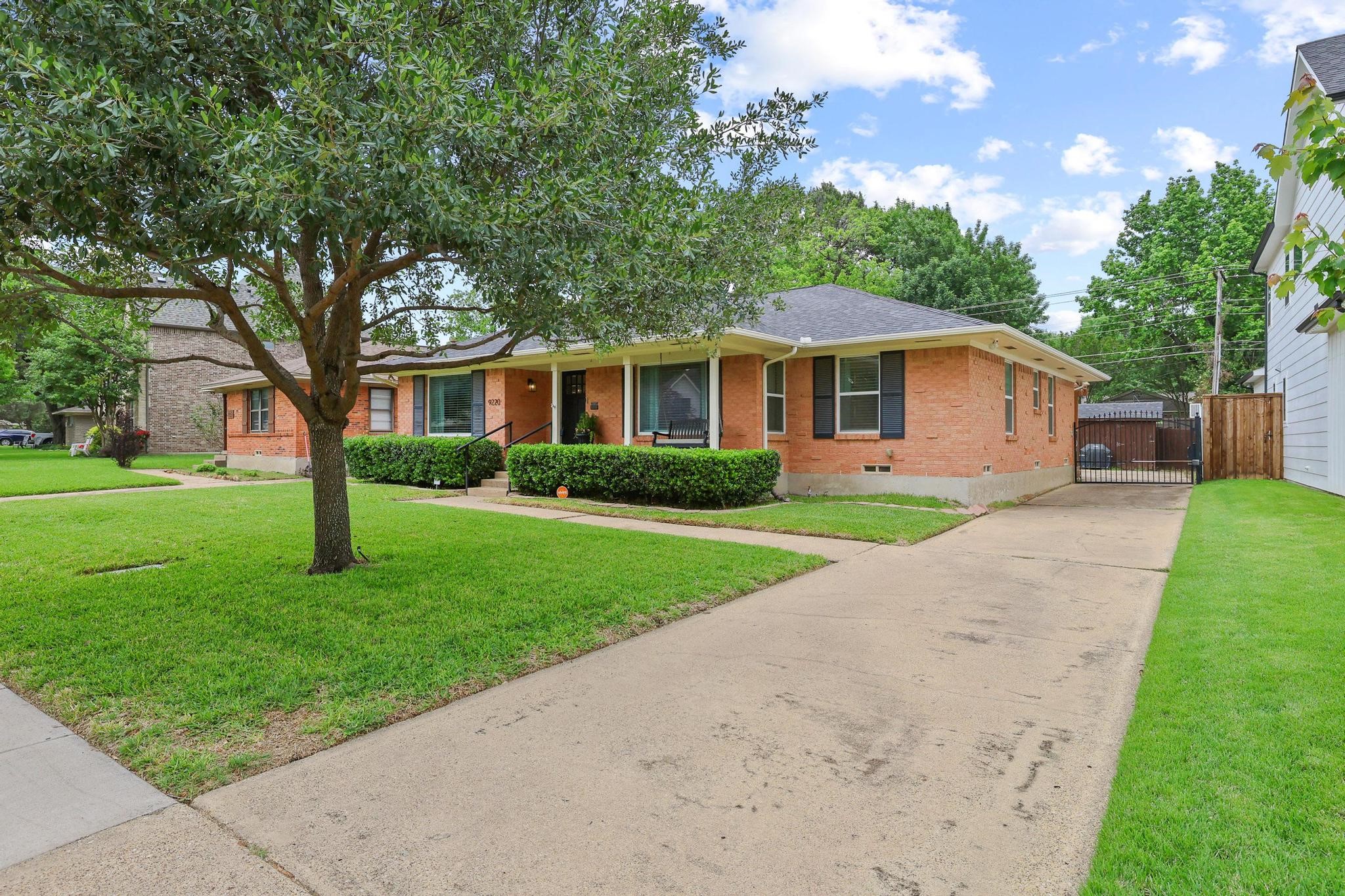 9220 Larchwood Drive Dallas TX 75238