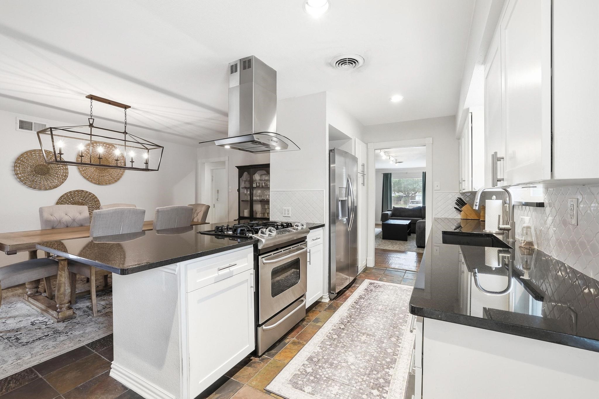 9220 Larchwood Drive Dallas TX 75238