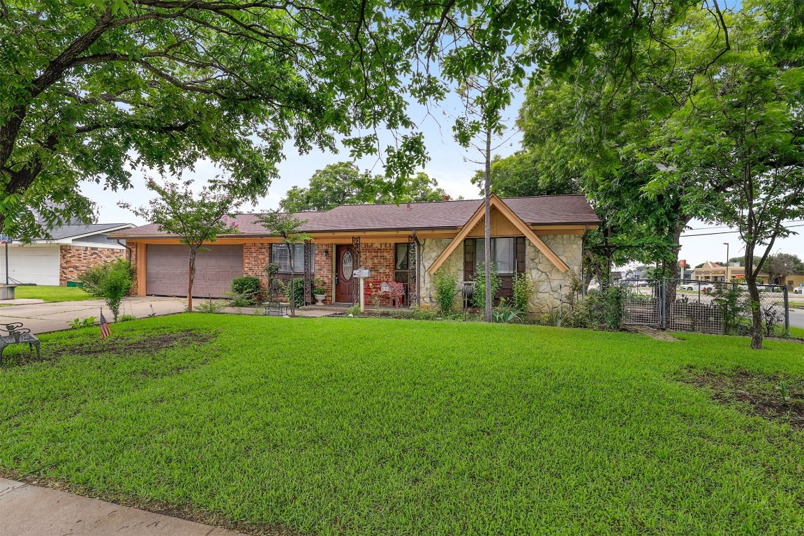 602 Greenbrook Lane Grand Prairie TX 75052