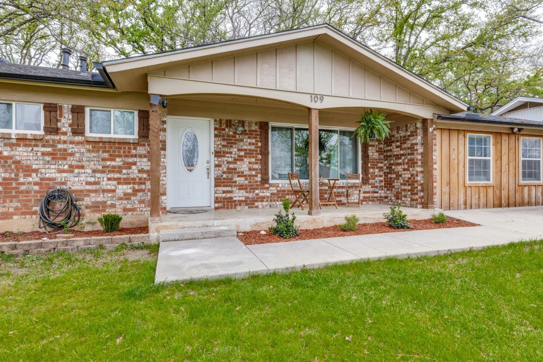 109 N Ash Avenue Azle TX 76020