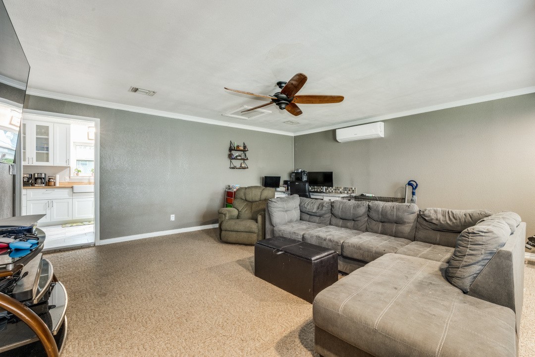 109 N Ash Avenue Azle TX 76020