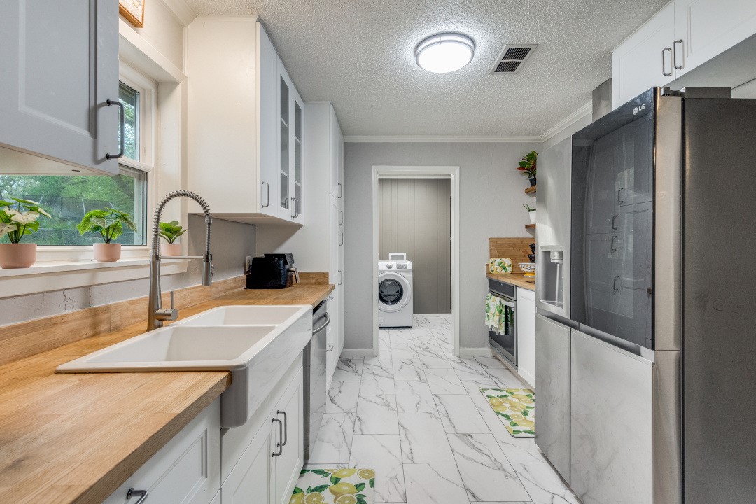 109 N Ash Avenue Azle TX 76020