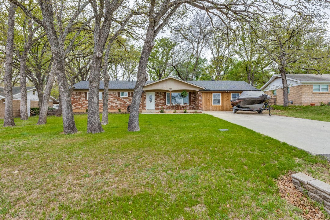 109 N Ash Avenue Azle TX 76020