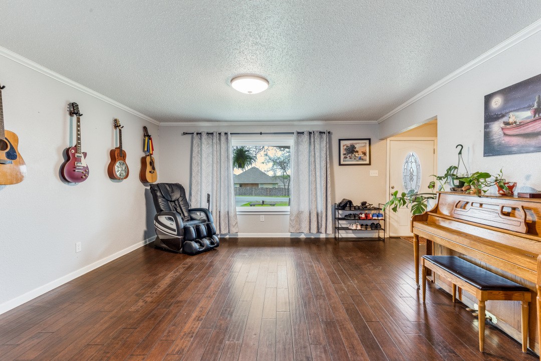 109 N Ash Avenue Azle TX 76020