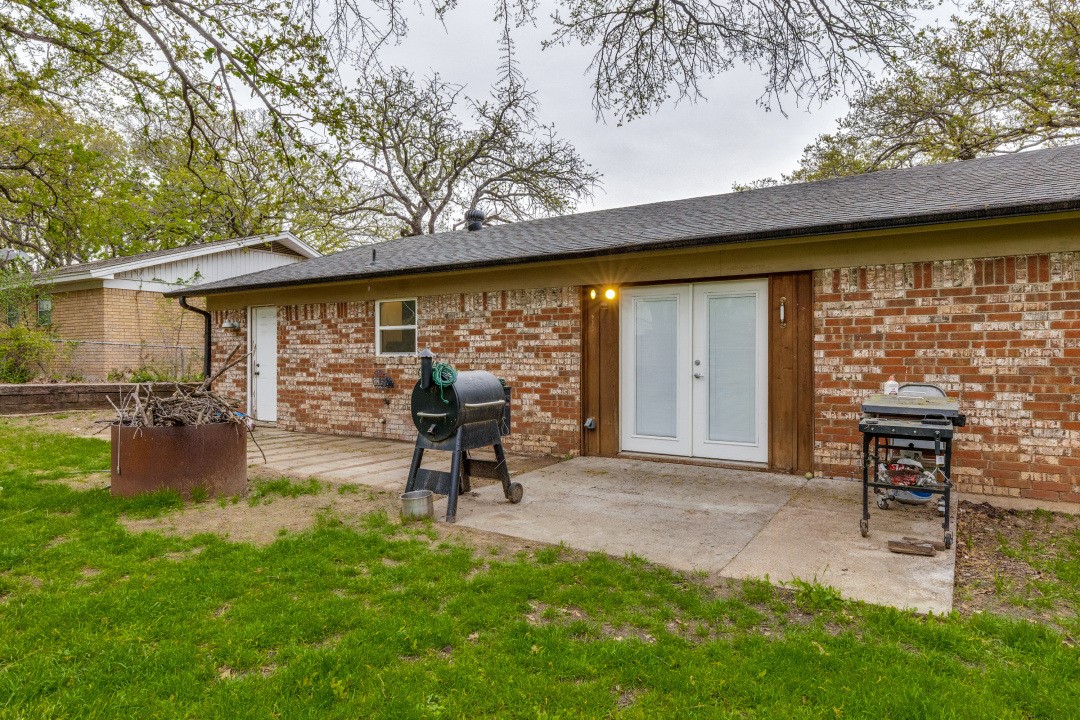 109 N Ash Avenue Azle TX 76020