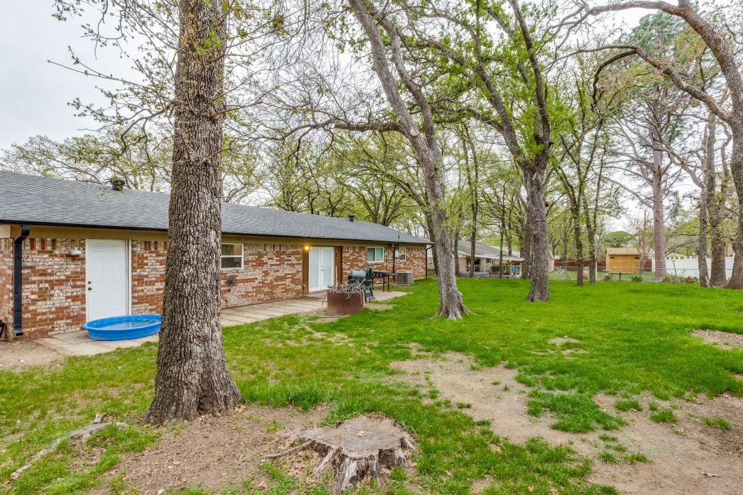 109 N Ash Avenue Azle TX 76020