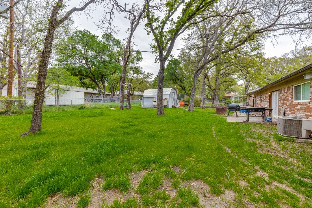 109 N Ash Avenue Azle TX 76020