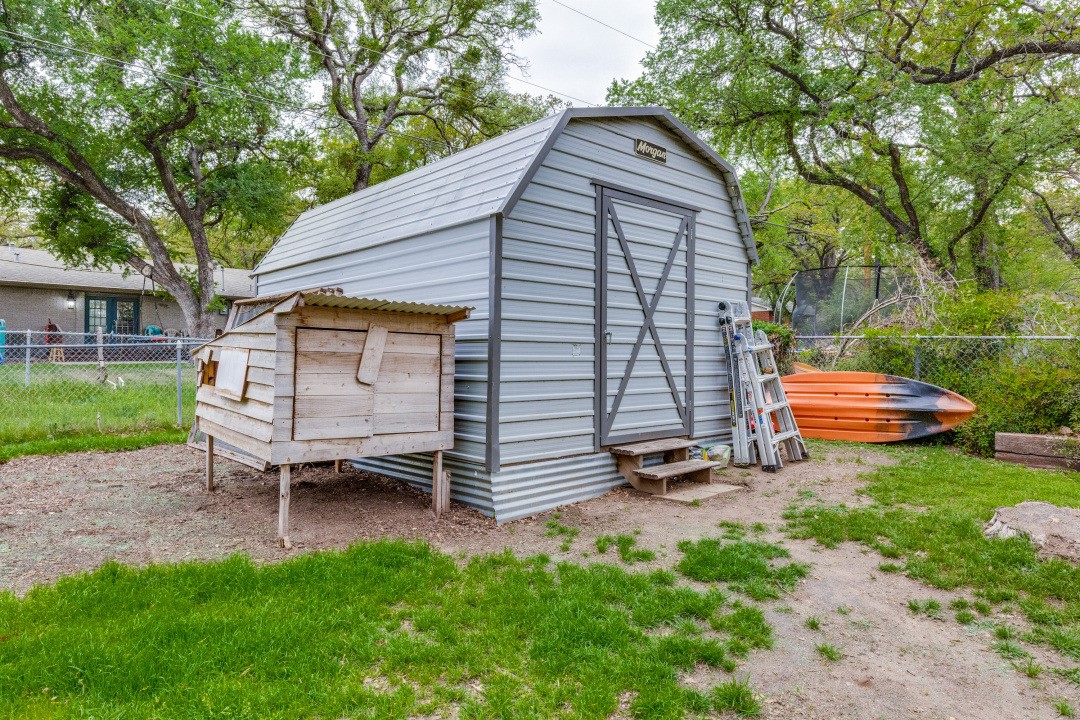 109 N Ash Avenue Azle TX 76020