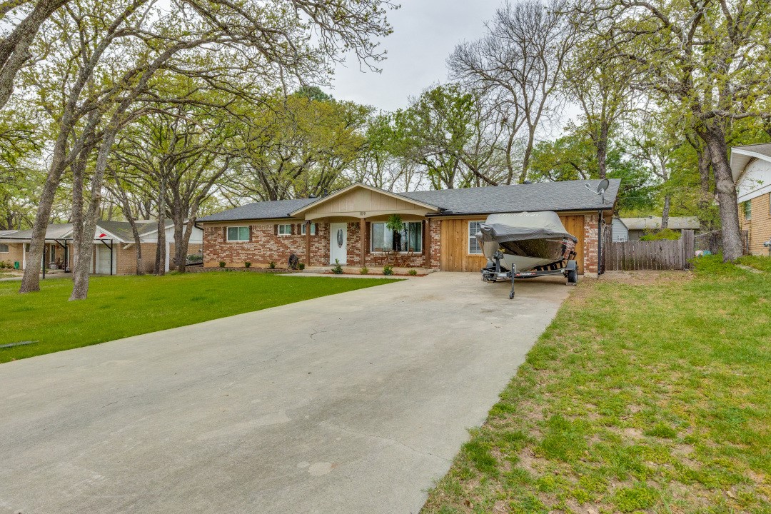 109 N Ash Avenue Azle TX 76020
