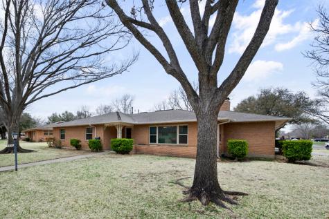 300 SW Dian Street Burleson TX 76028