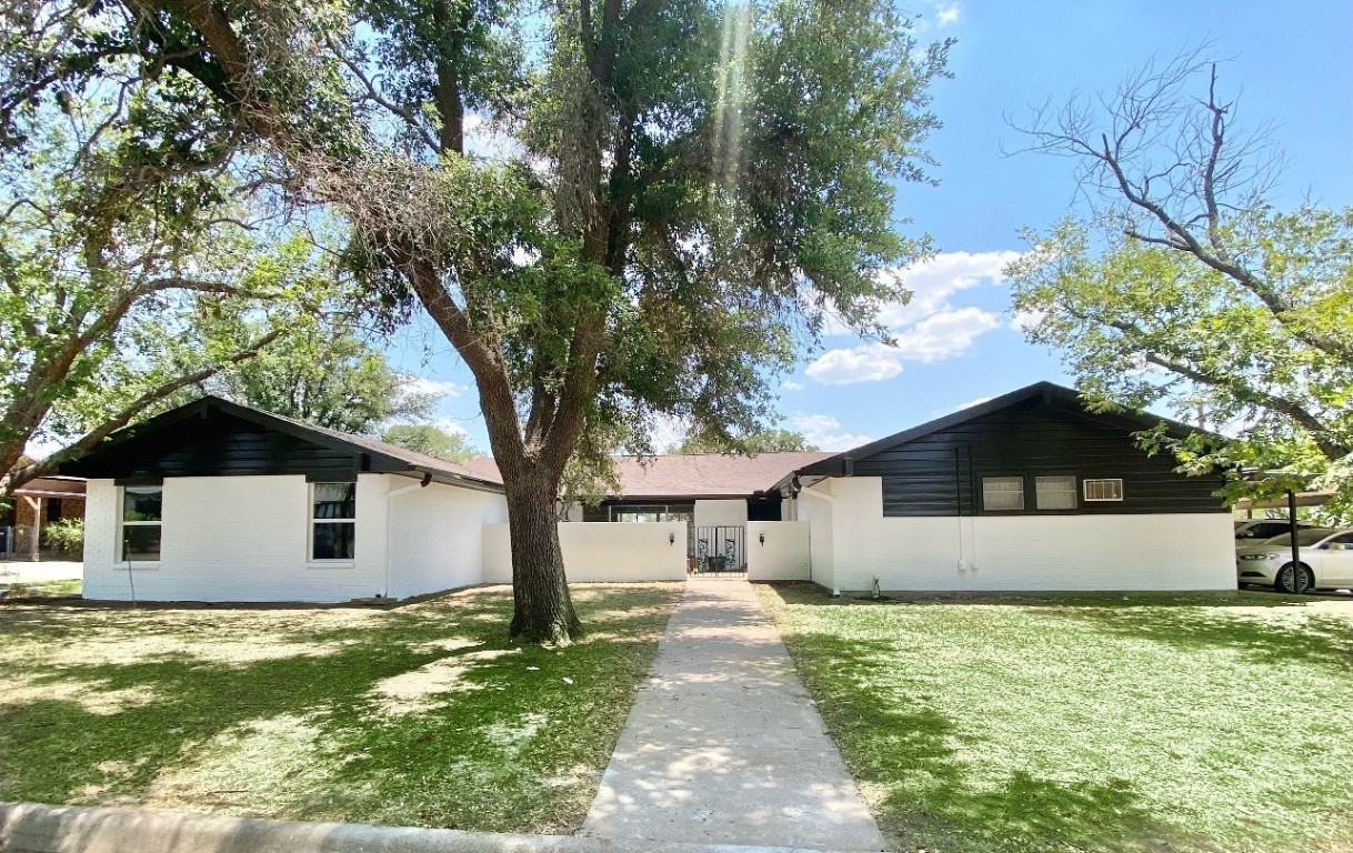 103 W Yucca Street Breckenridge TX 76424