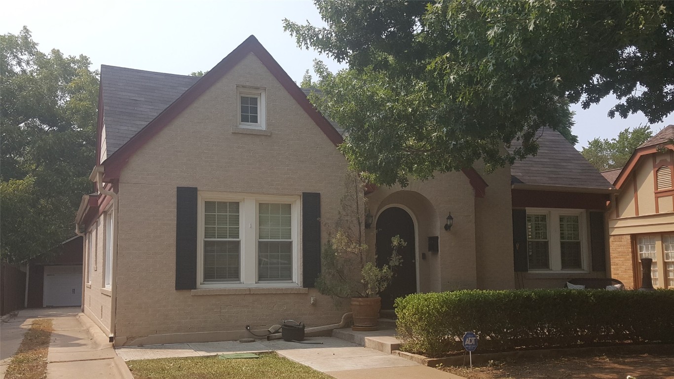 2736 Willing Avenue Fort Worth TX 76110