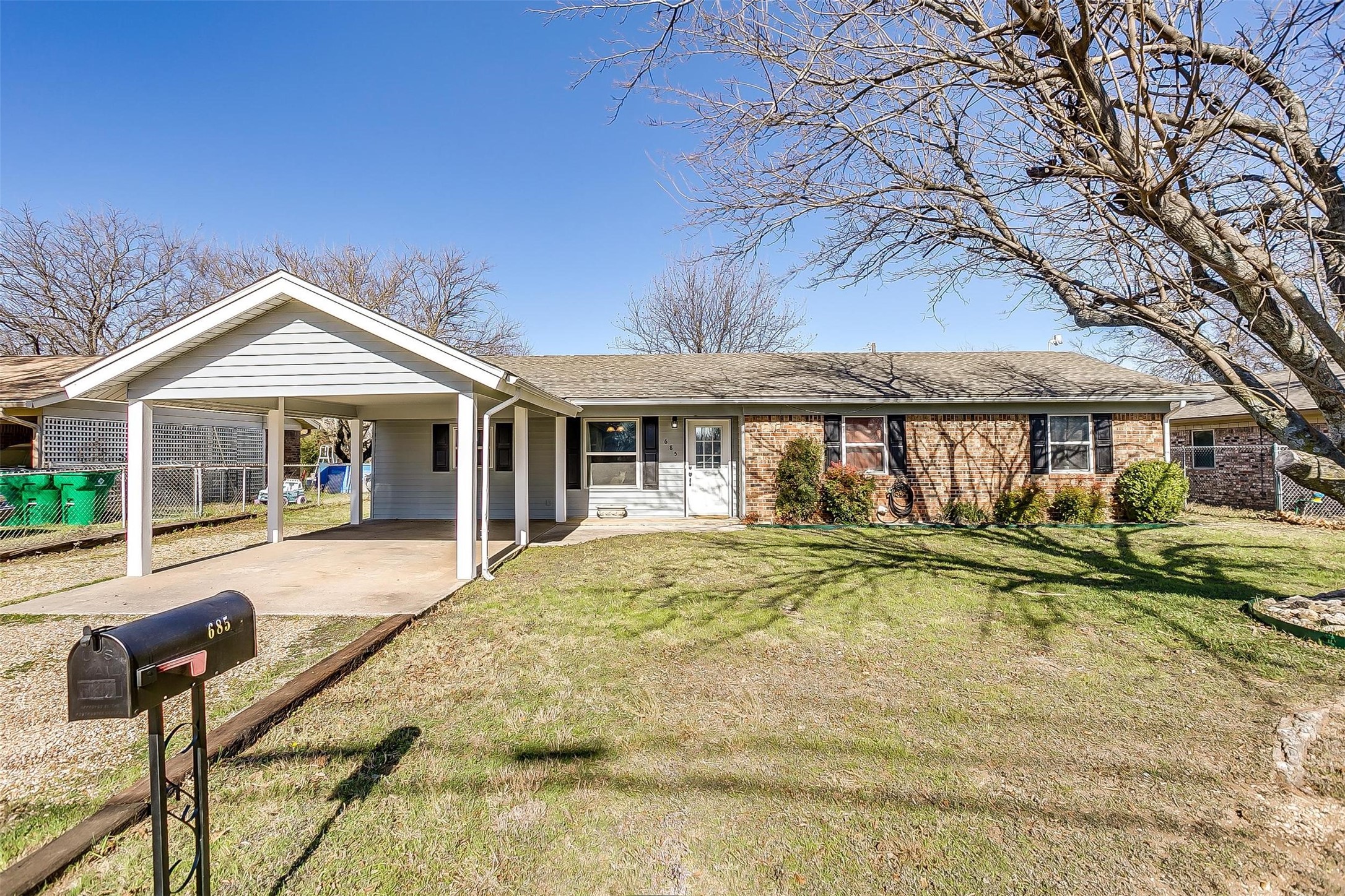 685 E Hickory Street Rhome TX 76078
