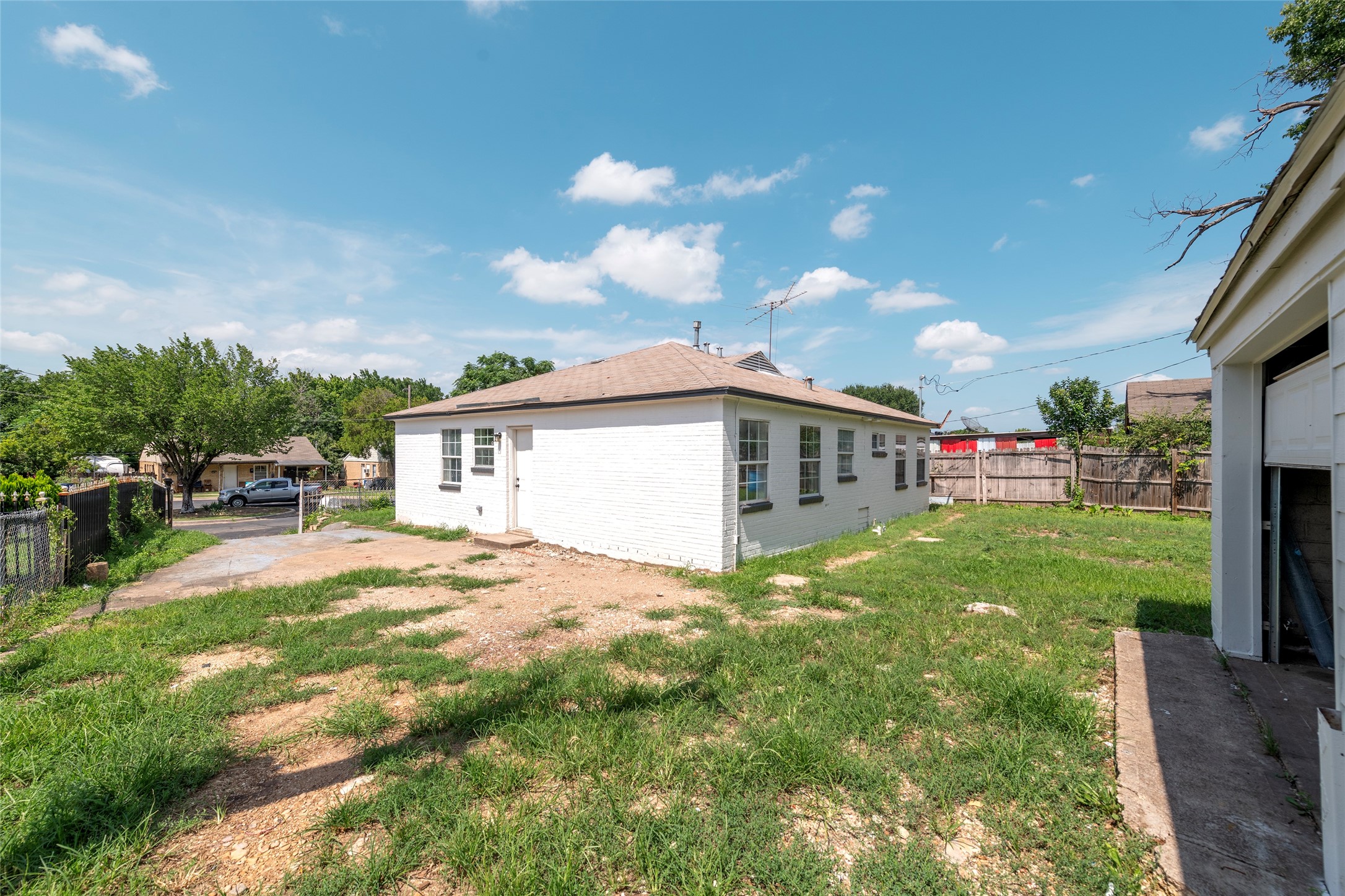 3924 Dismount Street Dallas TX 75211