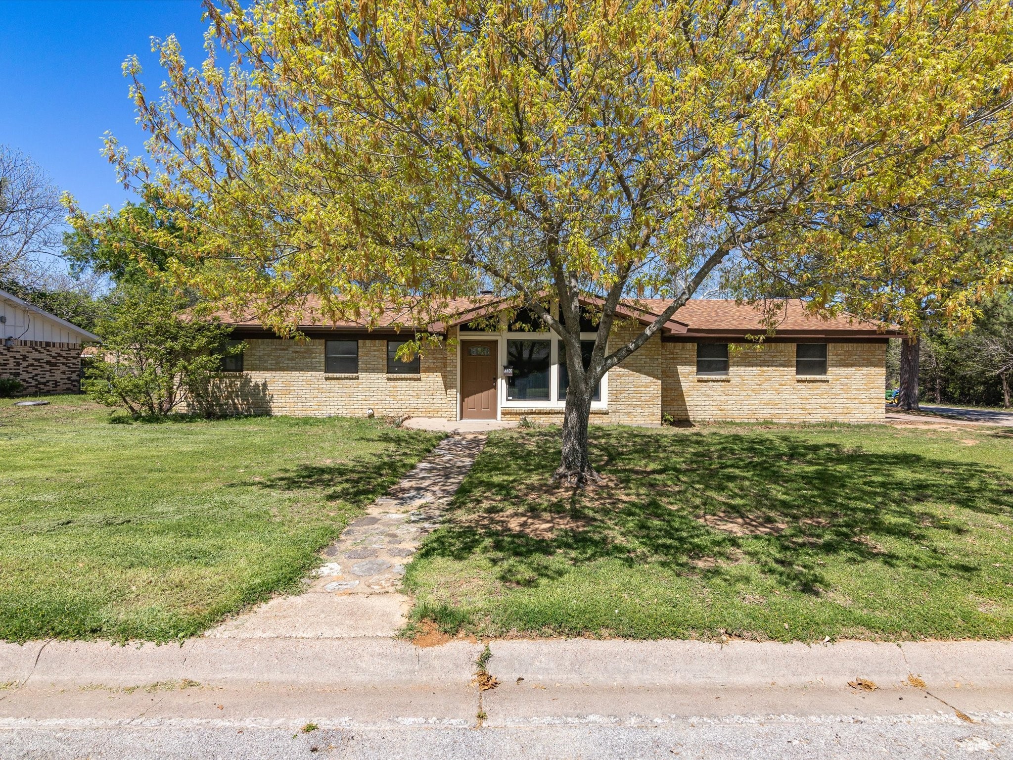 1310 N Lamb Street Bowie TX 76230