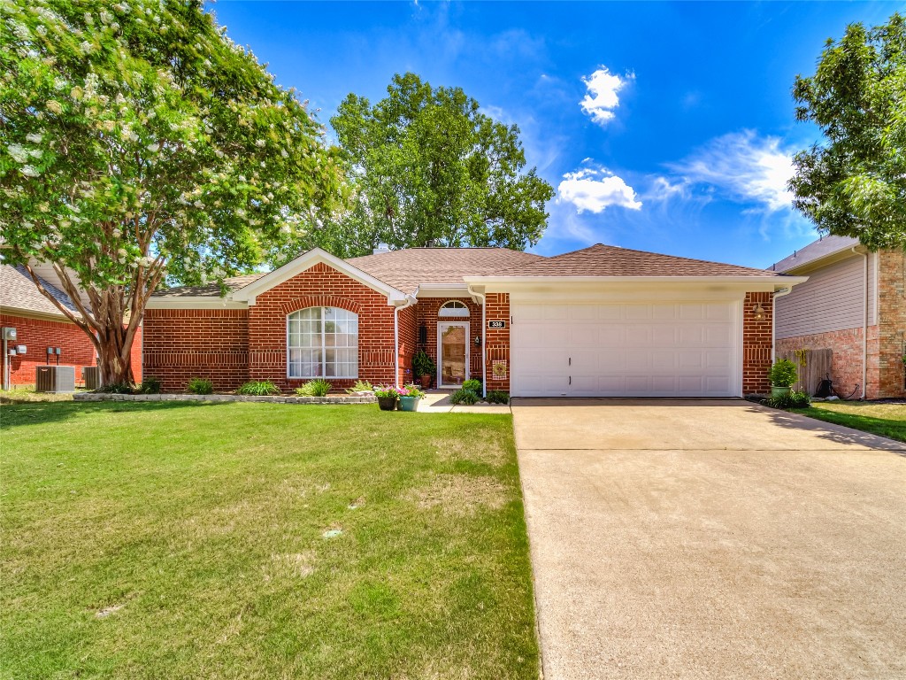 338 Ashley Oak Lane Lake Dallas TX 75065