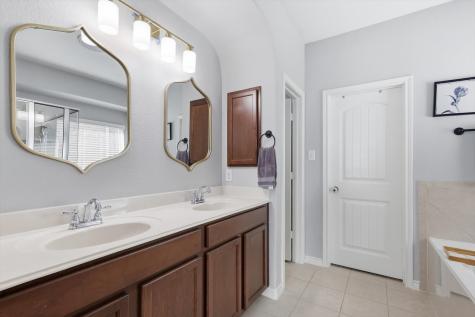 1316 Realoaks Drive Fort Worth TX 76131