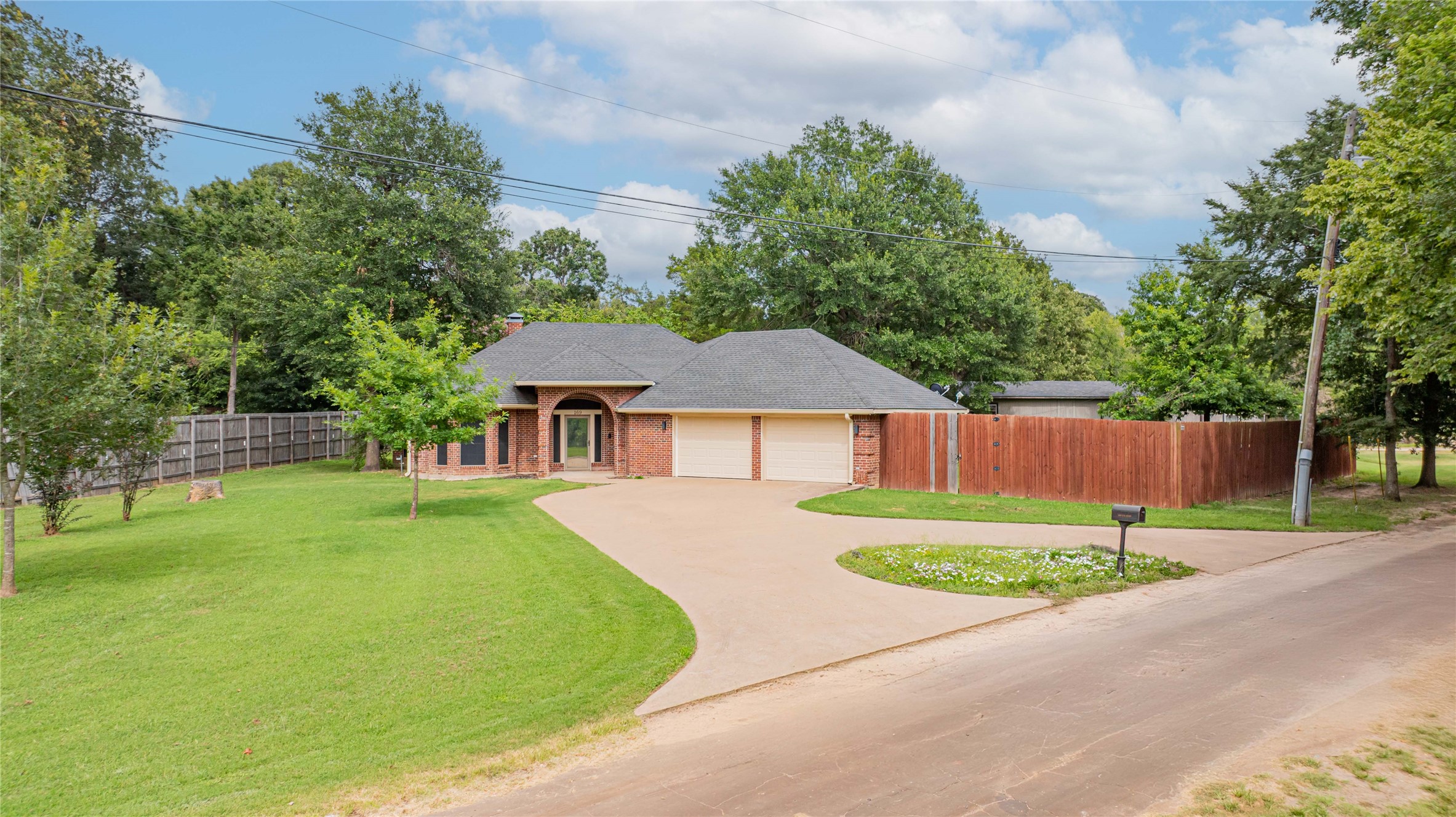 169 Private Road 8519 Van TX 75790