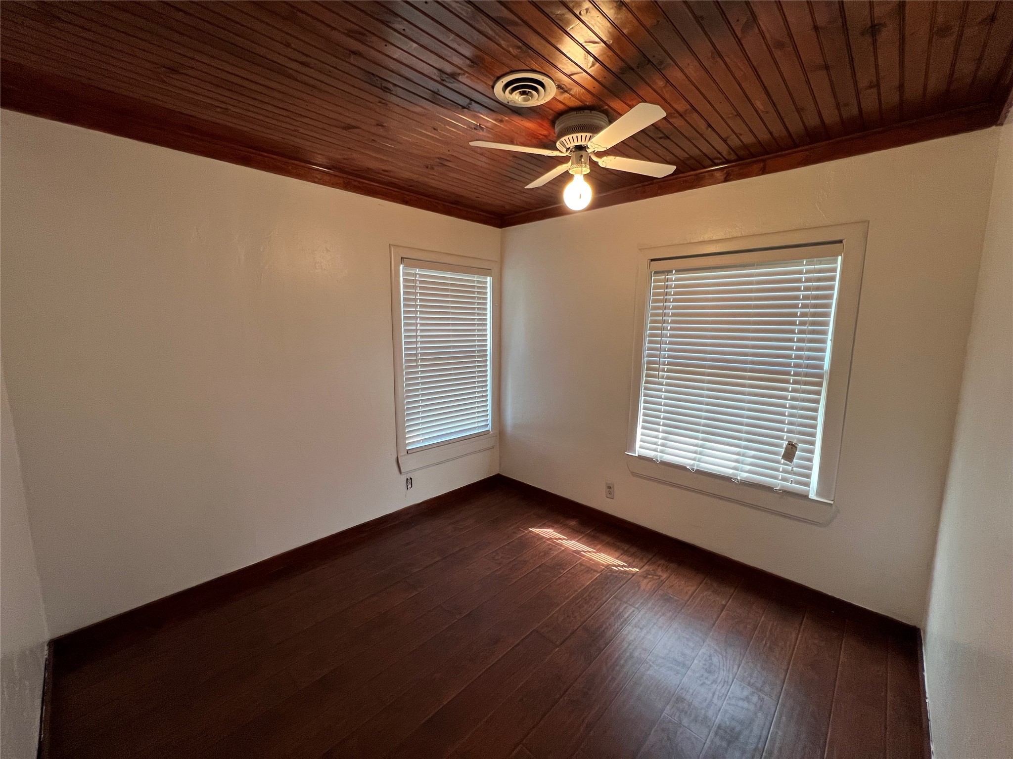 533 E Sears Street Denison TX 75021