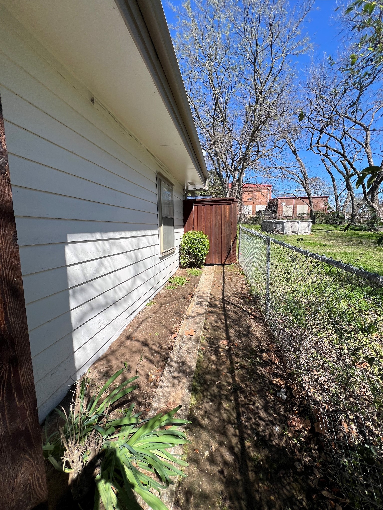 533 E Sears Street Denison TX 75021