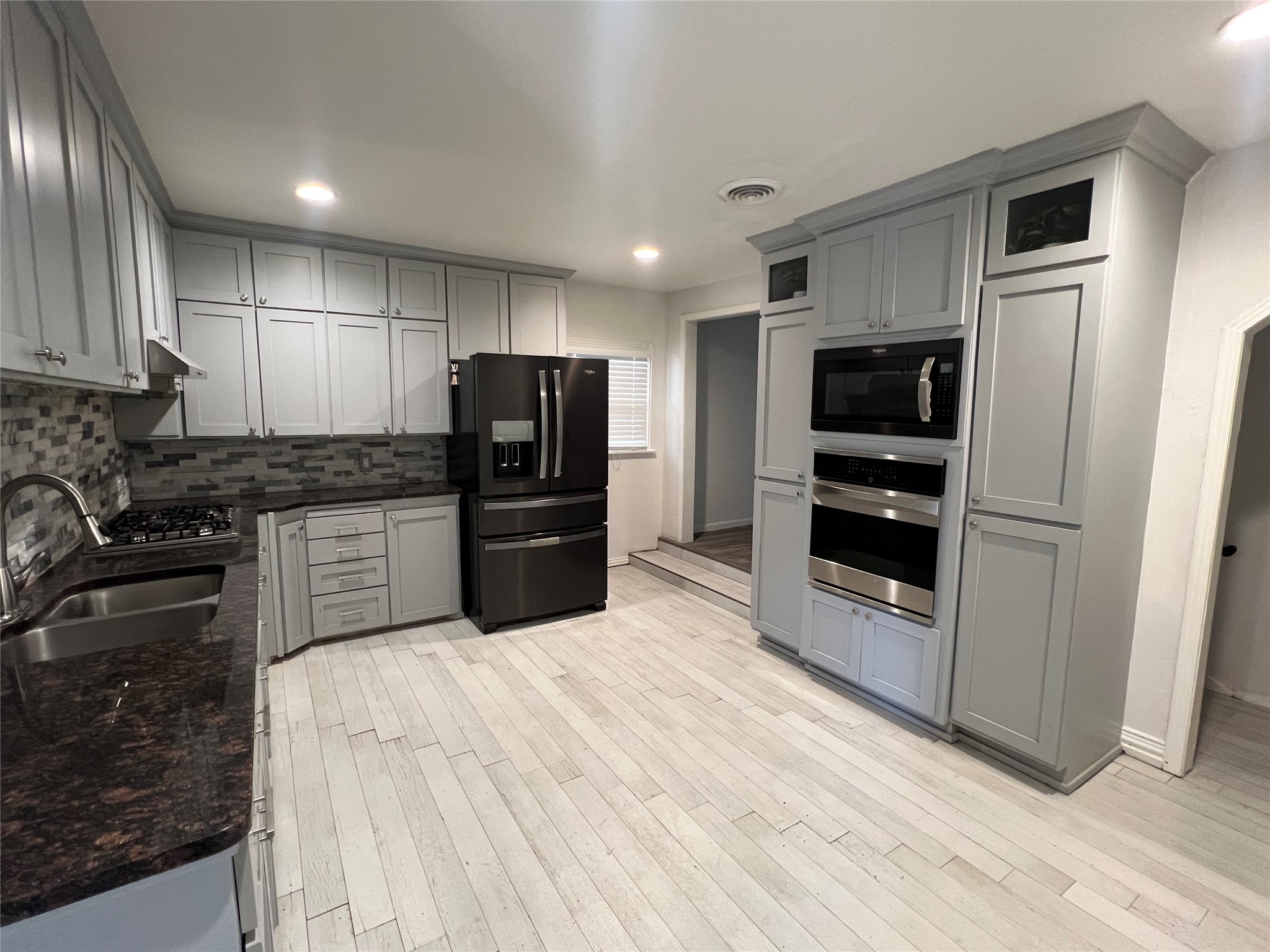 533 E Sears Street Denison TX 75021
