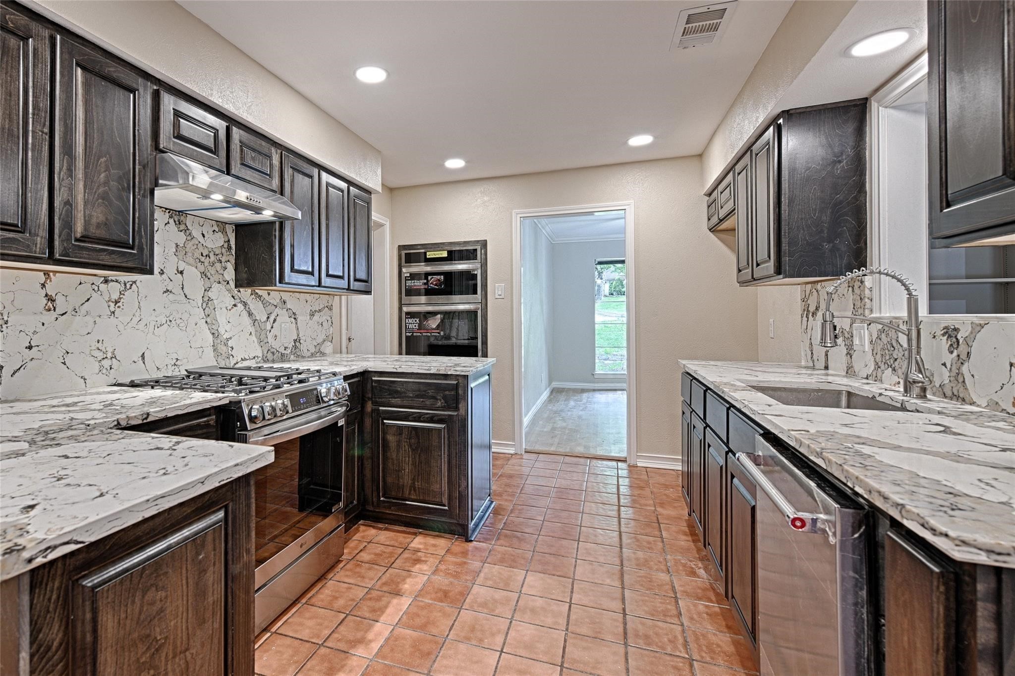2216 Prestonwood Drive Arlington TX 76012