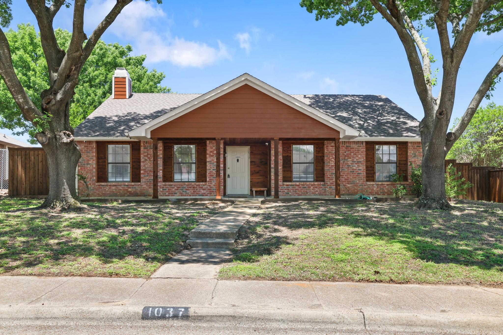 1037 Whitewater Trail Desoto TX 75115