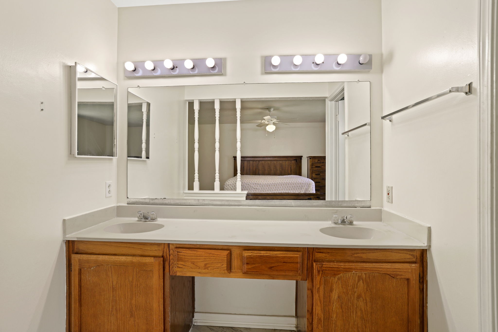 1037 Whitewater Trail Desoto TX 75115