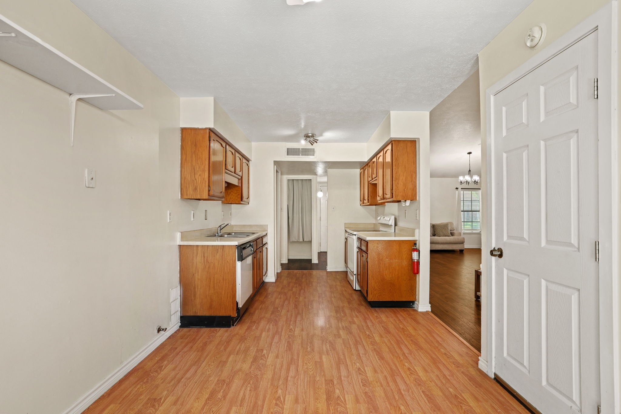 1037 Whitewater Trail Desoto TX 75115