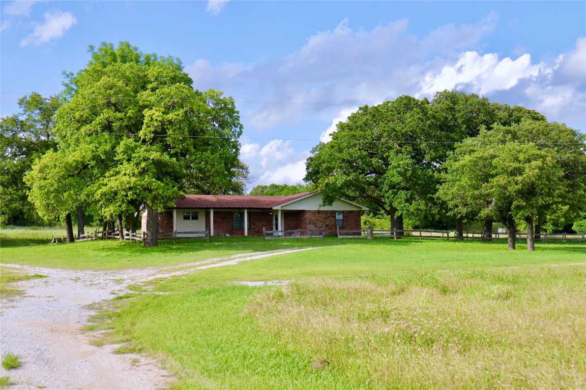 1050 County Road 1596 Alvord TX 76225