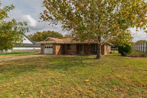 401 Berryhill Drive Springtown TX 76082
