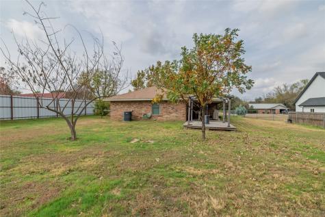 401 Berryhill Drive Springtown TX 76082