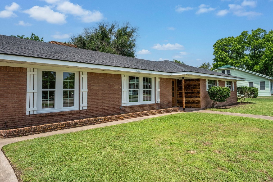 605 N Goodman Avenue Kerens TX 75144