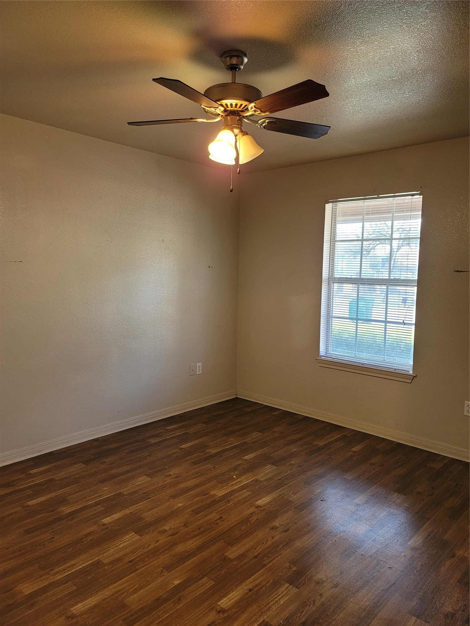 219-221 E Craven Avenue Lacy Lakeview TX 76705