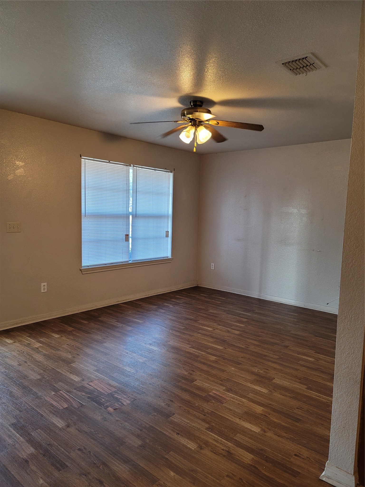 219-221 E Craven Avenue Lacy Lakeview TX 76705