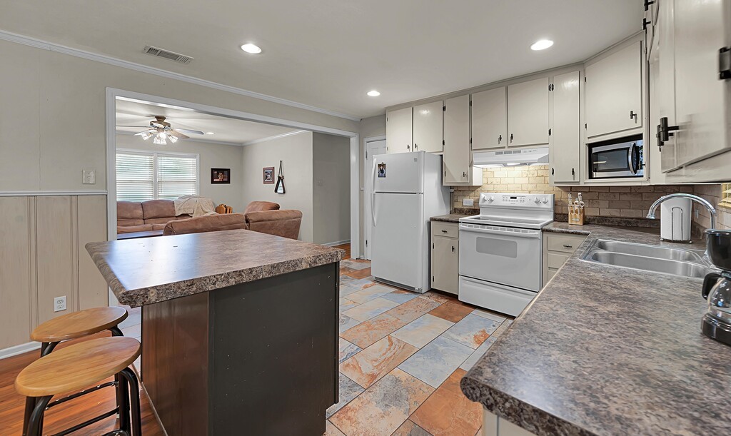 145 Darden Drive Robinson TX 76706