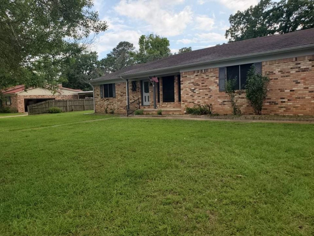 219 Lisa Lane Palestine TX 75803