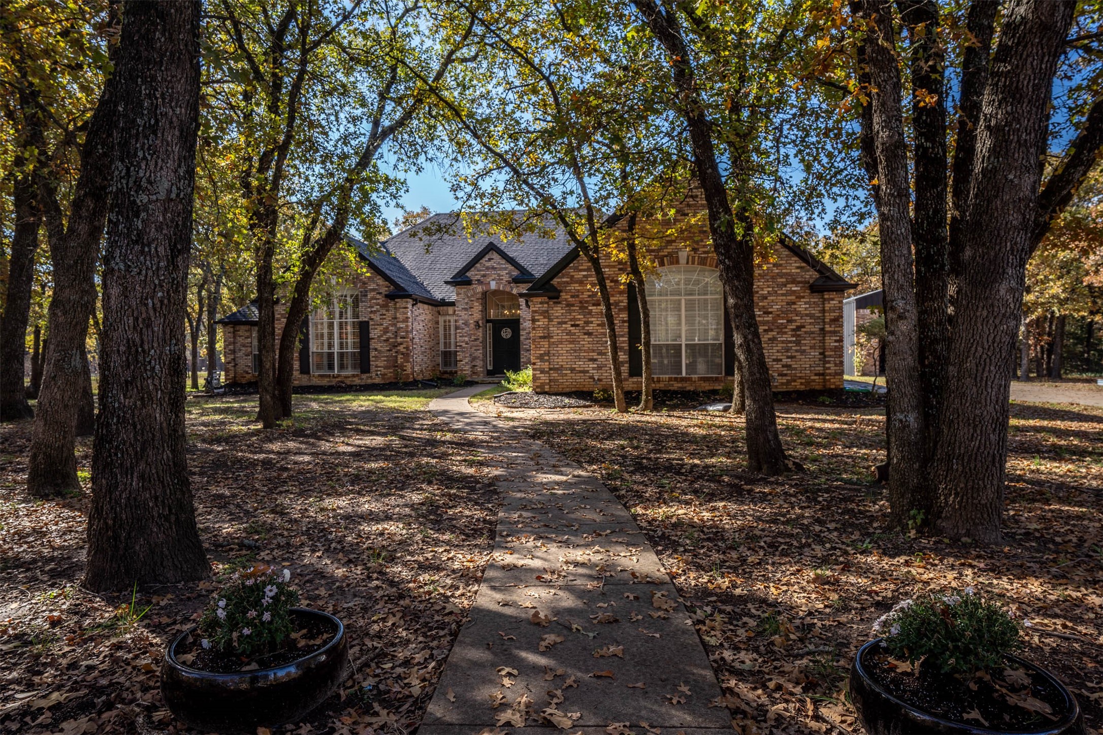 230 River Oaks Drive Combine TX 75159